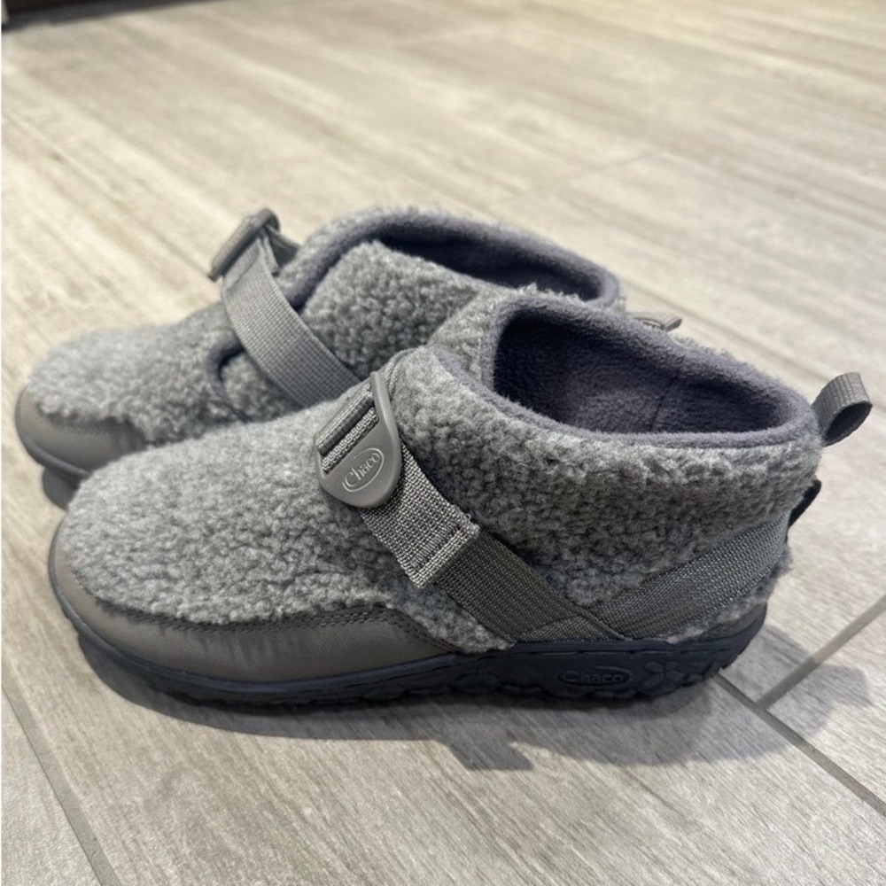 Chaco Kids 5.5 Women 7.5 Ramble Puff Linear Gray Fleece Booties Gorpcore Cozy